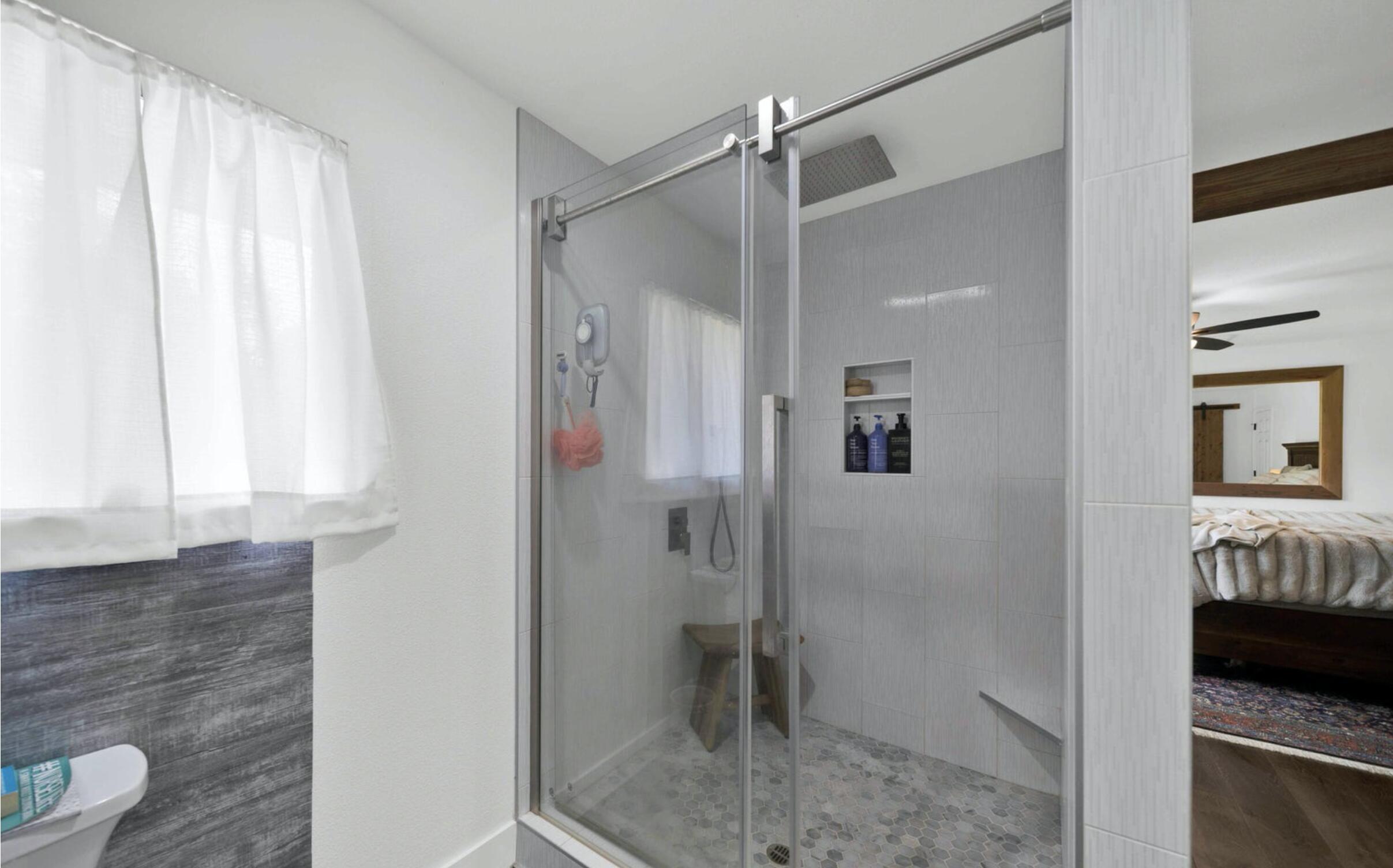 7067 Tucker Lane Redding, CA 96002 - Photo 33 of 47 Primary Shower