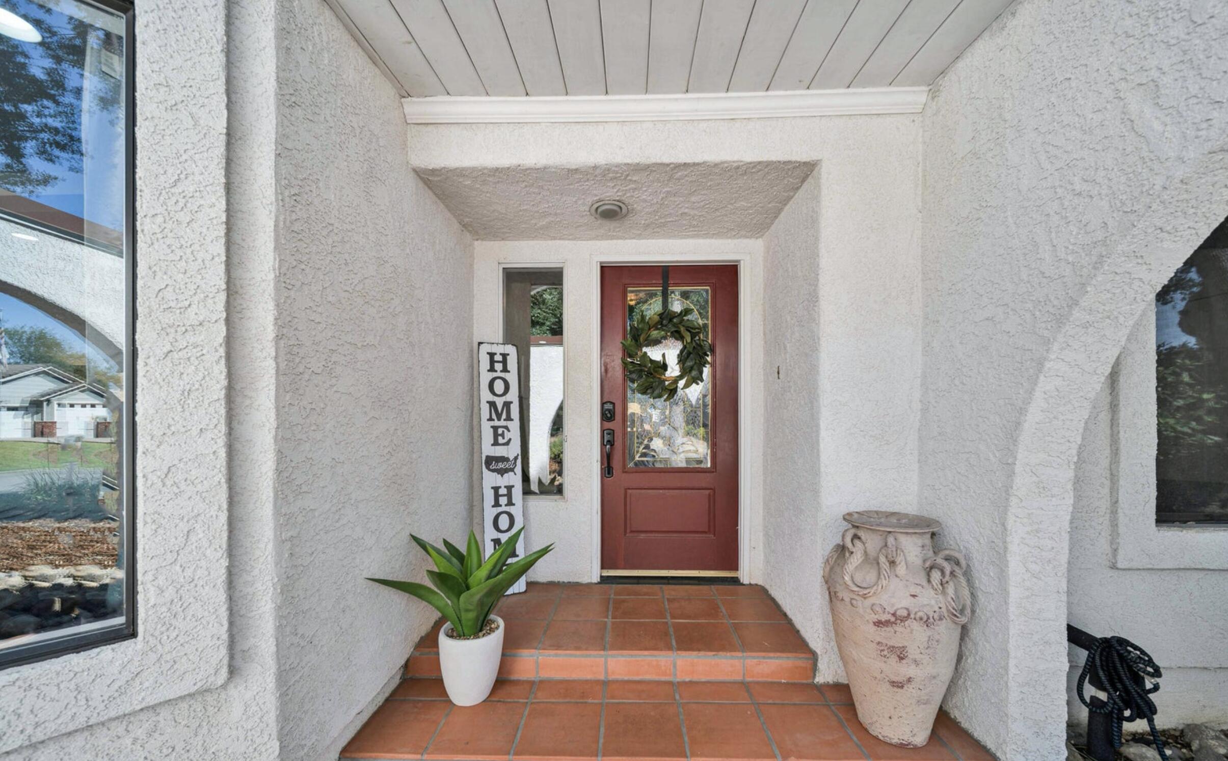 7067 Tucker Lane Redding, CA 96002 - Photo 5 of 47 Entry