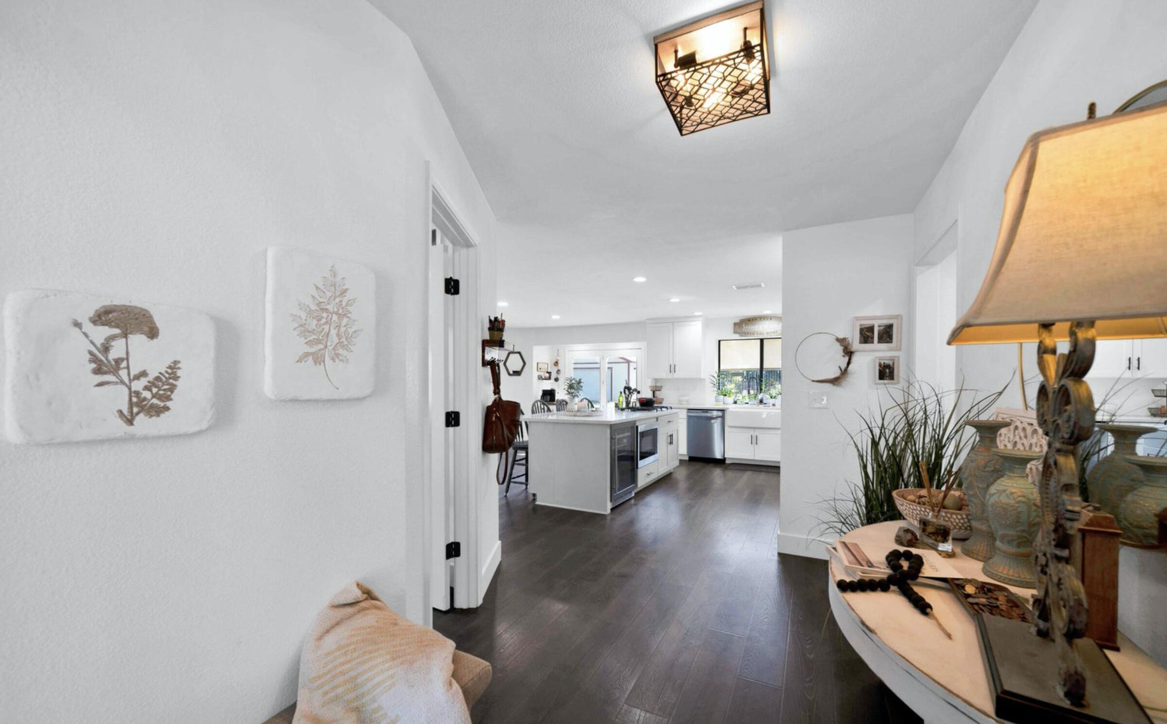 7067 Tucker Lane Redding, CA 96002 - Photo 6 of 47 Foyer