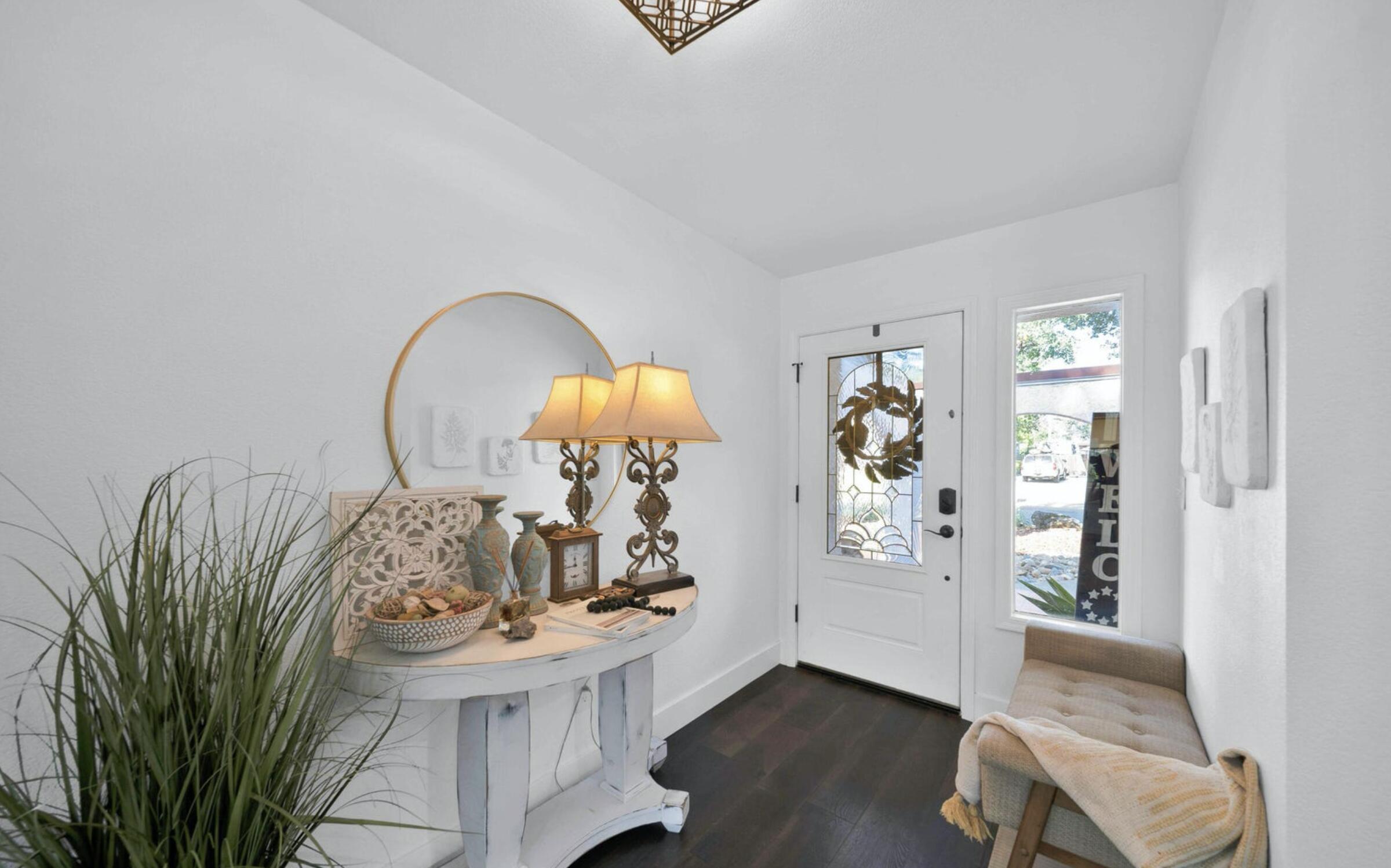 7067 Tucker Lane Redding, CA 96002 - Photo 7 of 47 Foyer