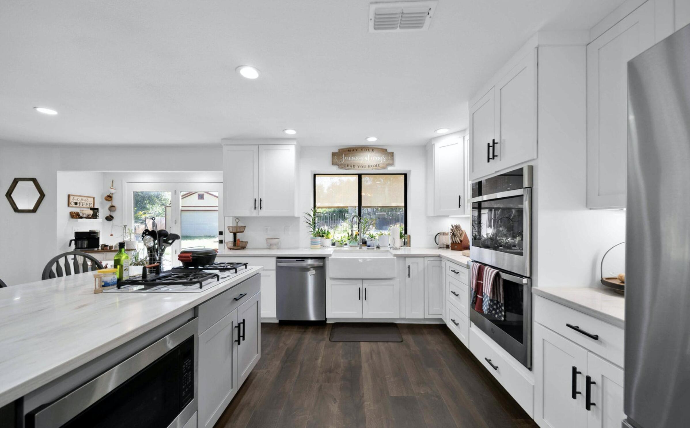 7067 Tucker Lane Redding, CA 96002 - Photo 10 of 47 Kitchen