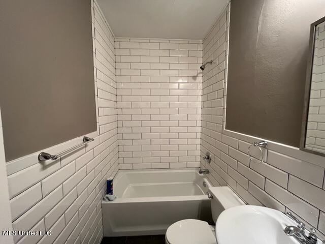 1710 Lyncrest Avenue, Unit B Jackson, MS 39202 - Photo 7 of 11 IMG_2903