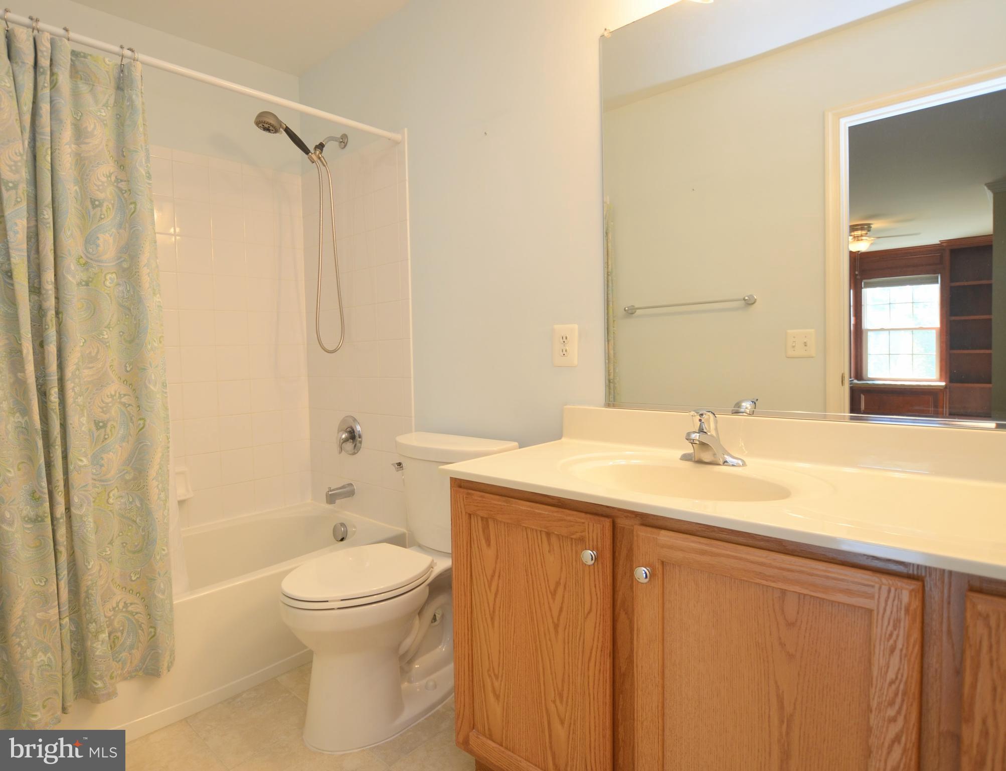 341 Pierce Run Newark, DE 19702 - Photo 24 of 40 2nd Floor Full Bath