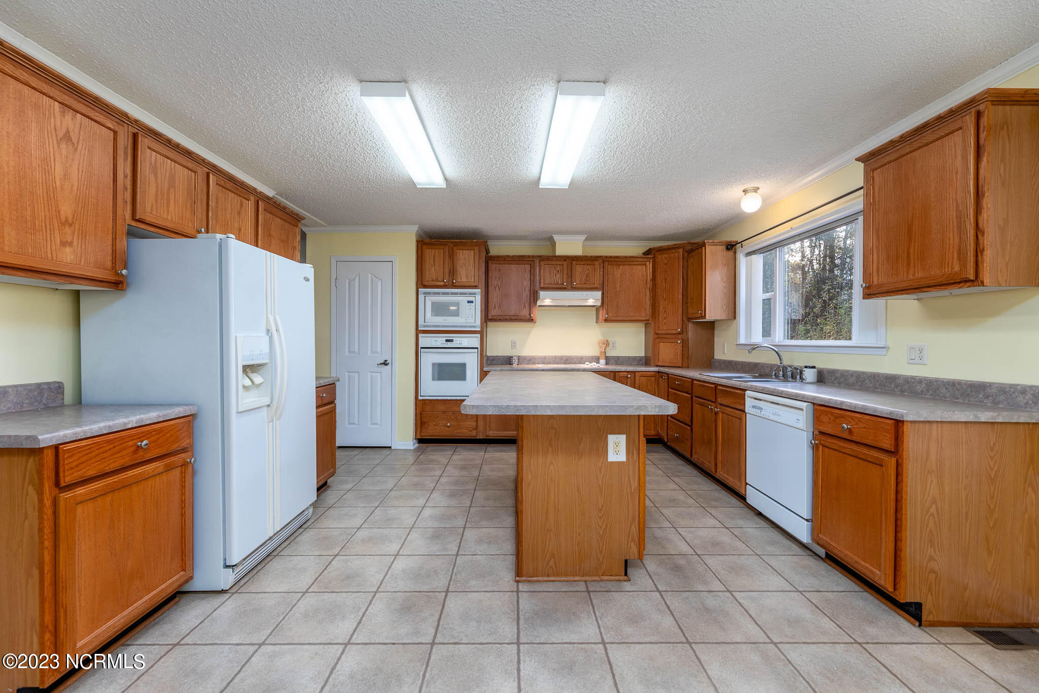 328 Sandlin Road Beulaville, NC 28518 - Photo 9 of 37 Kitchen