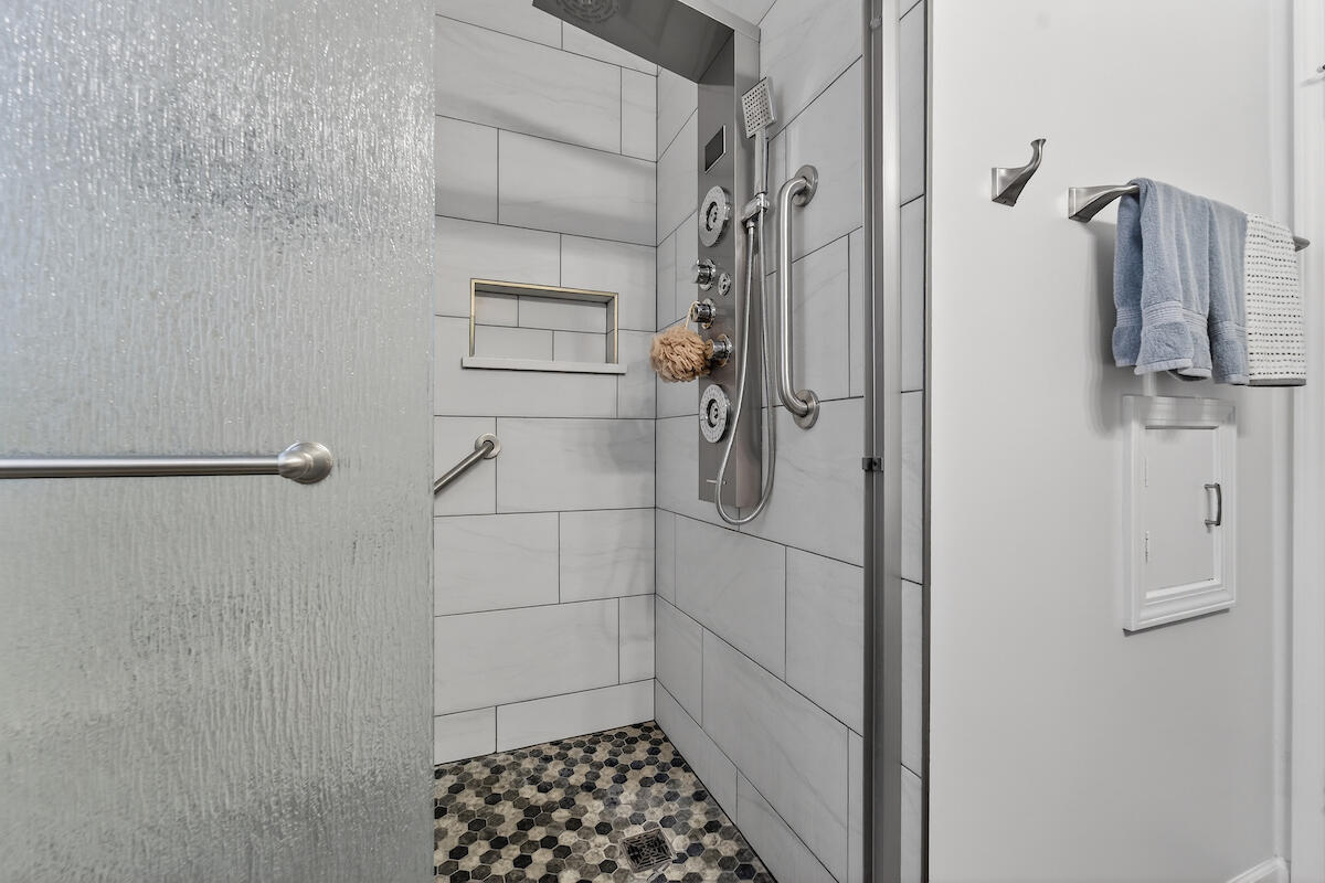 2811 Erie Street Racine, WI 53402 - Photo 11 of 30 Beautiful Swiss shower