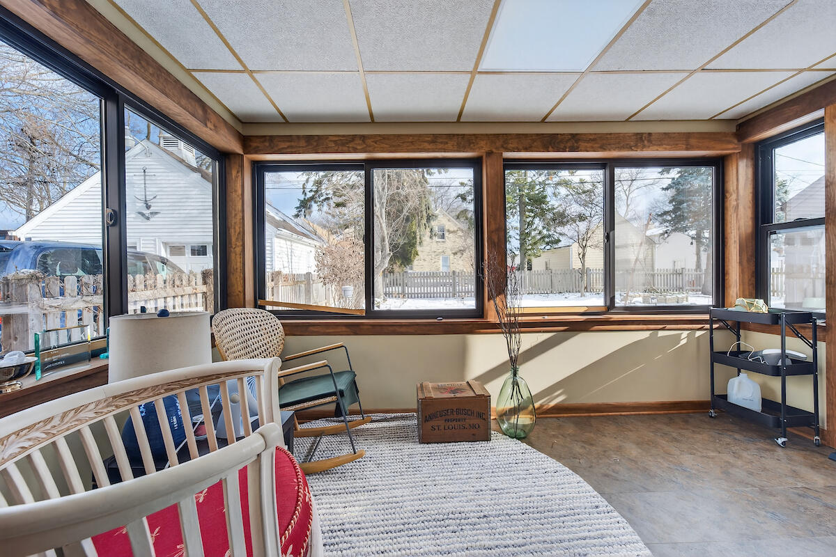 2811 Erie Street Racine, WI 53402 - Photo 13 of 30 3 season room