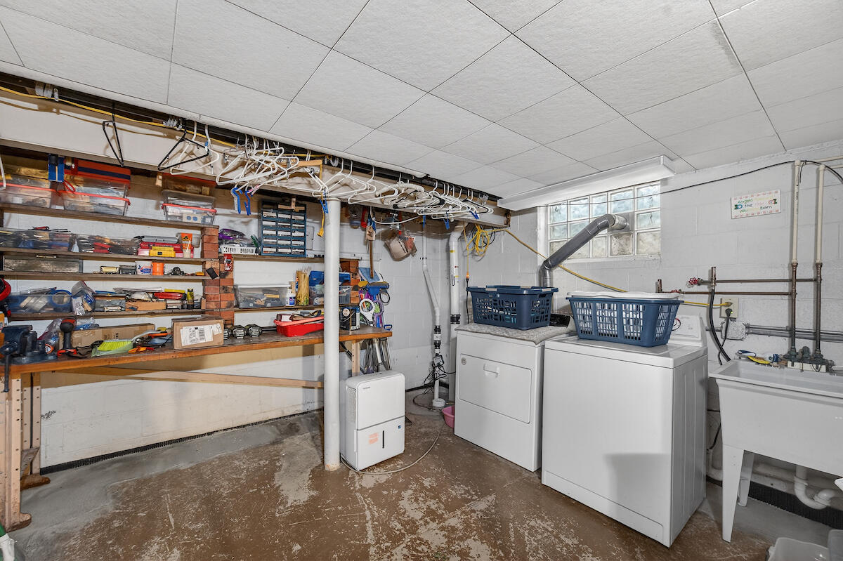 2811 Erie Street Racine, WI 53402 - Photo 16 of 30 Laundry