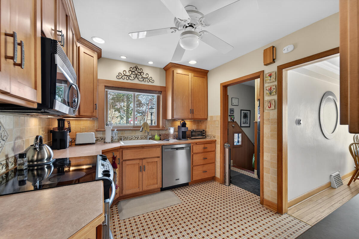 2811 Erie Street Racine, WI 53402 - Photo 2 of 30 Kitchen