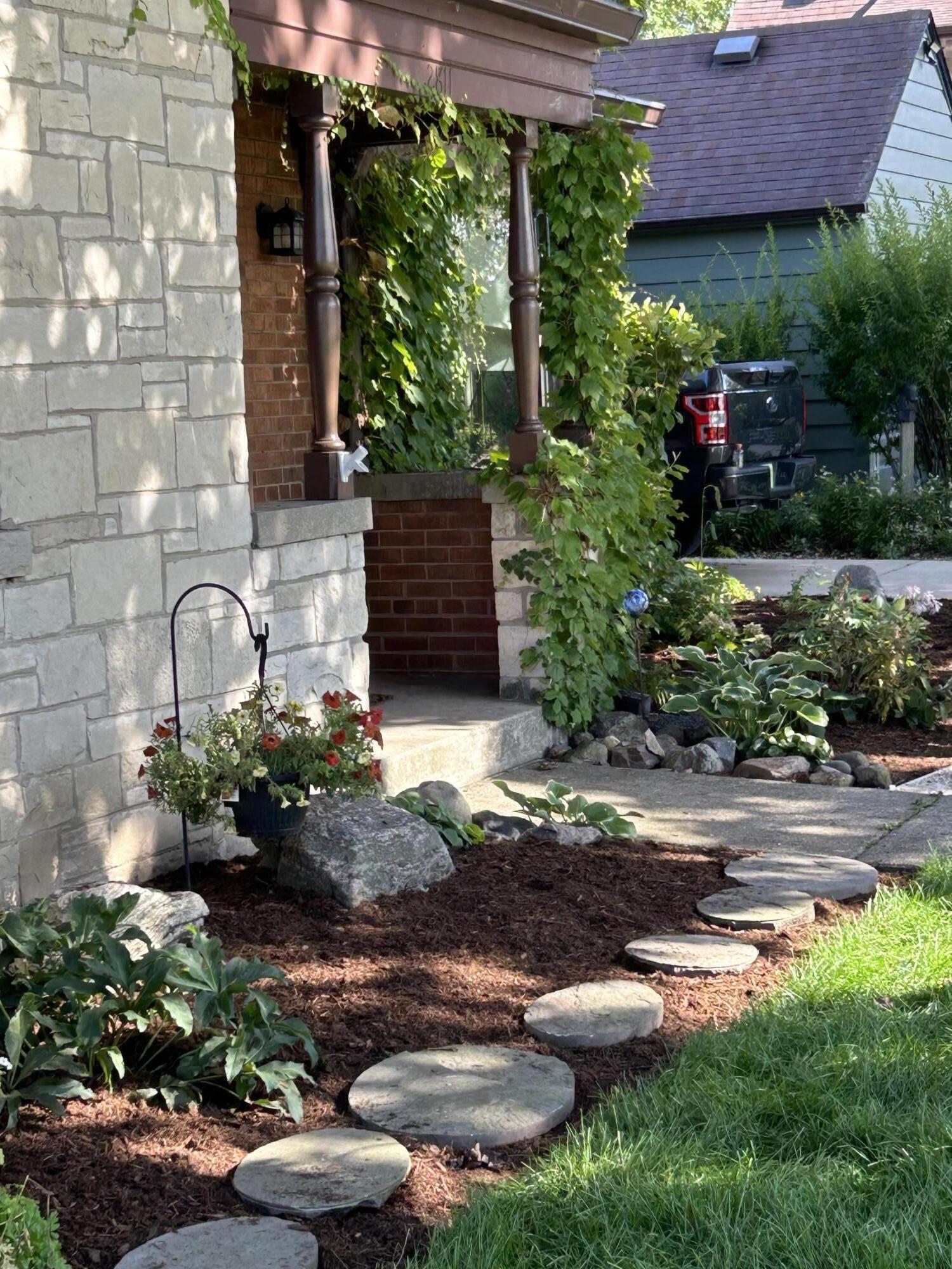 2811 Erie Street Racine, WI 53402 - Photo 25 of 30 front summer