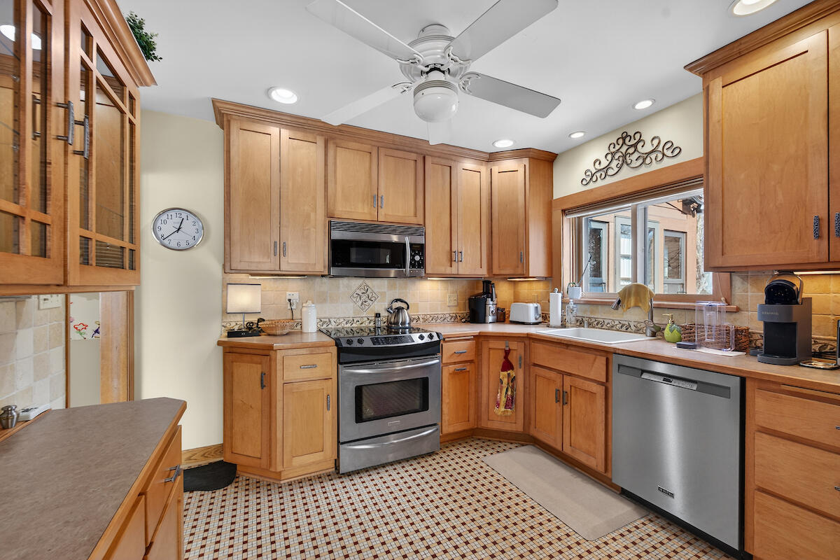 2811 Erie Street Racine, WI 53402 - Photo 3 of 30 DSC02779