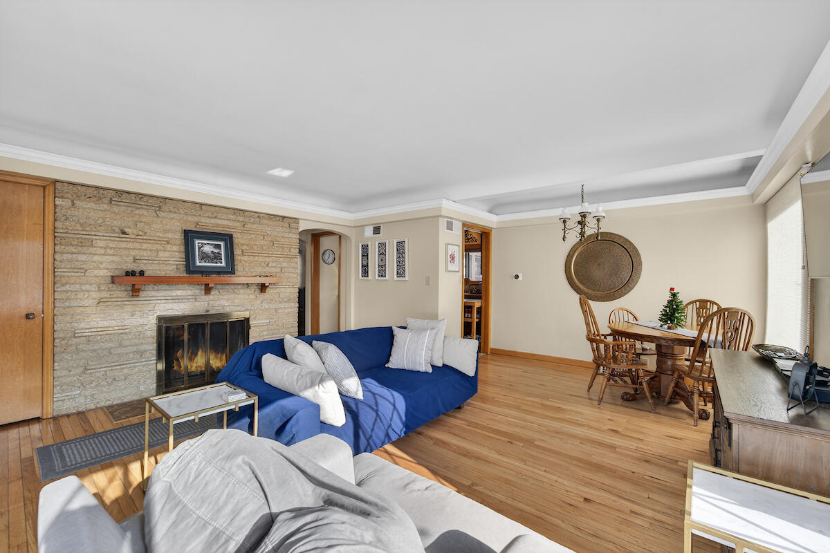 2811 Erie Street Racine, WI 53402 - Photo 7 of 30 Family room