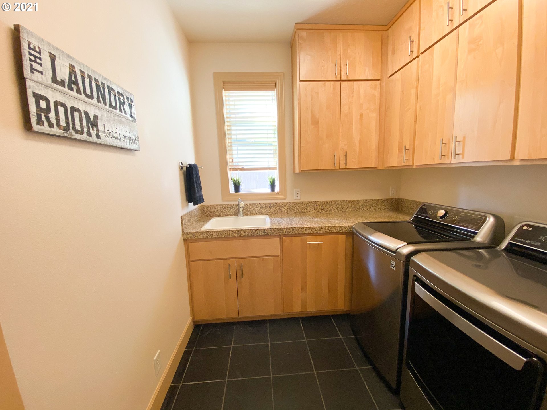 1084 Diamond Street Springfield, OR 97477 - Photo 24 of 30