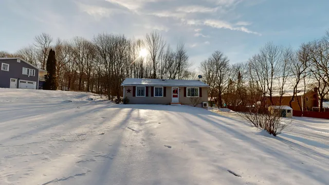 $325,000 | 11 Highland Heights Road, Winthrop, ME 04364