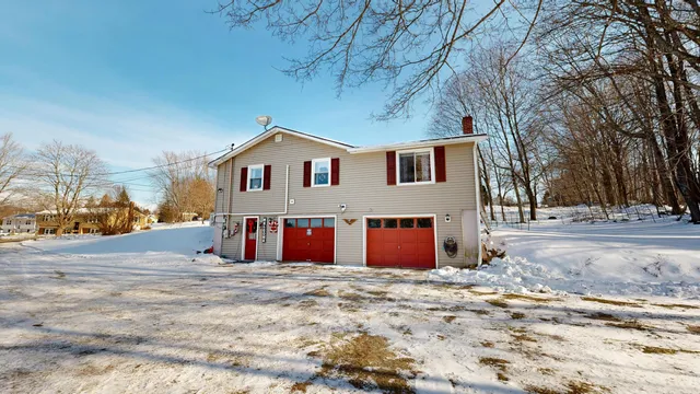 $325,000 | 11 Highland Heights Road, Winthrop, ME 04364