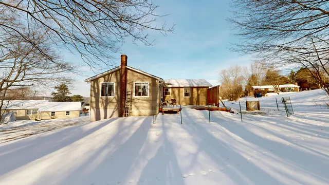 $325,000 | 11 Highland Heights Road, Winthrop, ME 04364