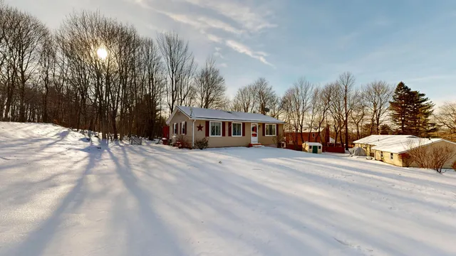 $325,000 | 11 Highland Heights Road, Winthrop, ME 04364