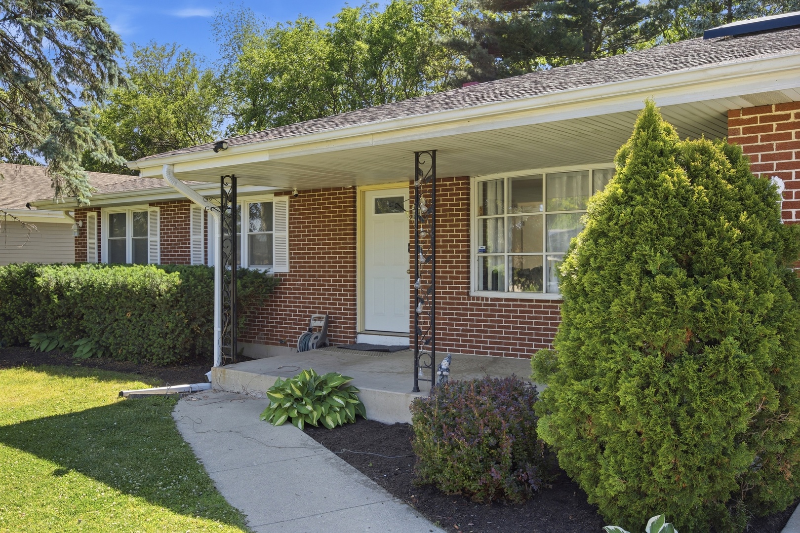 904 Chippewa Drive Elgin, IL 60120 - Photo 2 of 34