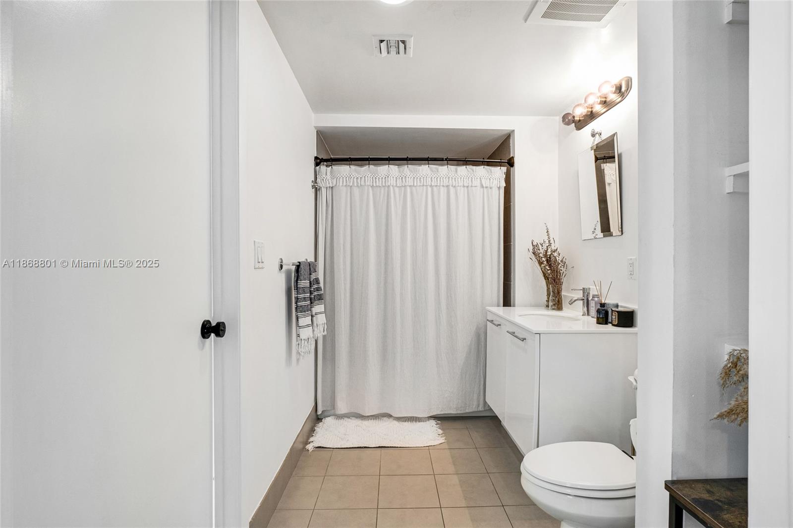 92 Southwest 3rd Street, Unit 4312 Miami, FL 33130 - Photo 13 of 20 a bathroom with a toilet a sink and shower