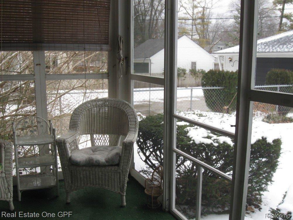 248 Kerby Road Grosse Pointe, MI 48236 - Photo 14 of 16 14 885.jpg