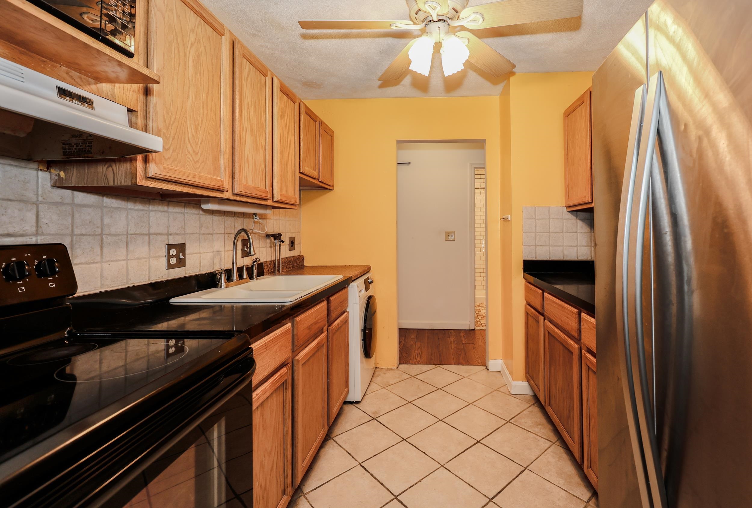 310 Brook Village Road, Unit 11 Nashua, NH 03062 - Photo 3 of 17 Gallery Image 3