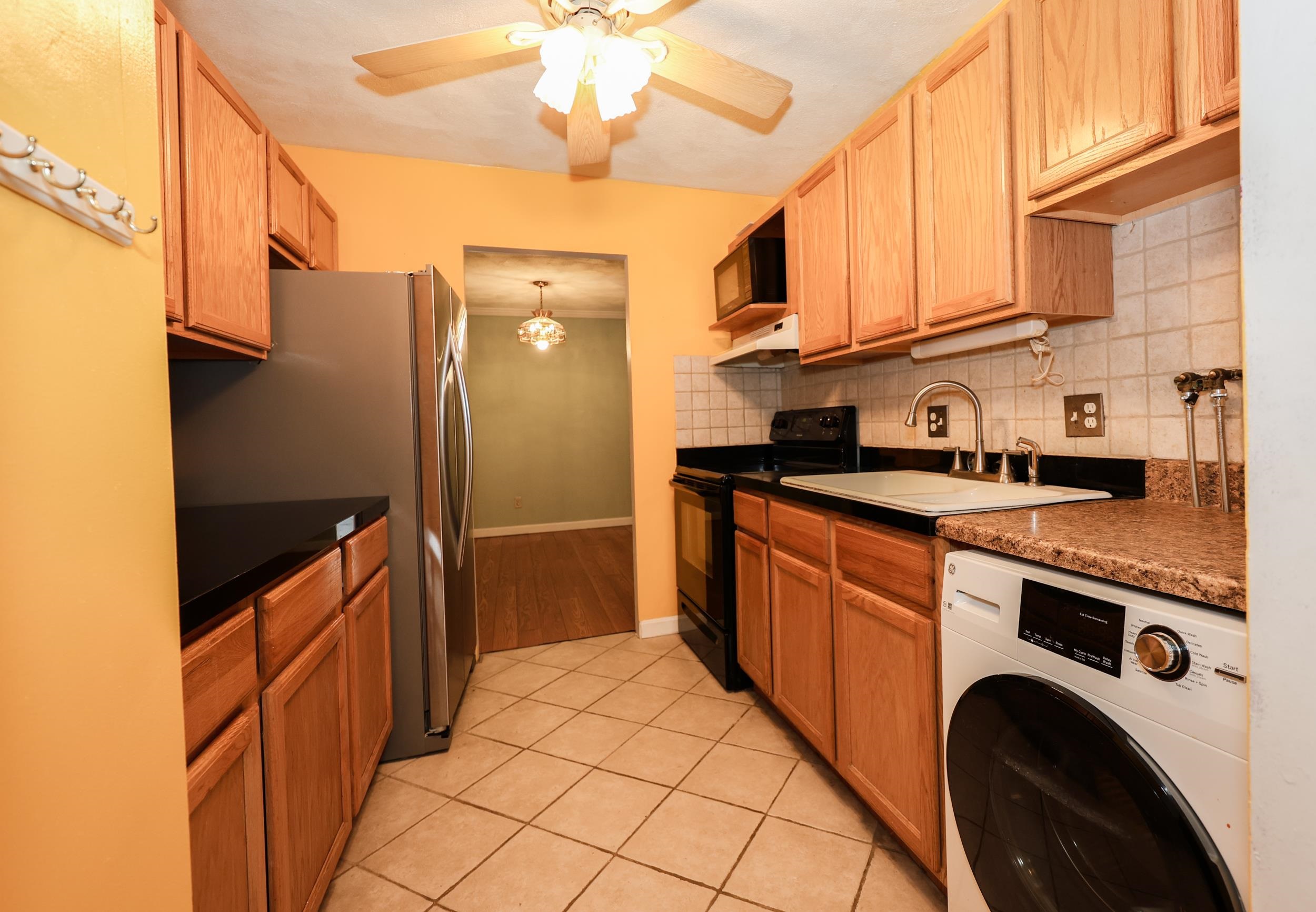 310 Brook Village Road, Unit 11 Nashua, NH 03062 - Photo 4 of 17 Gallery Image 4