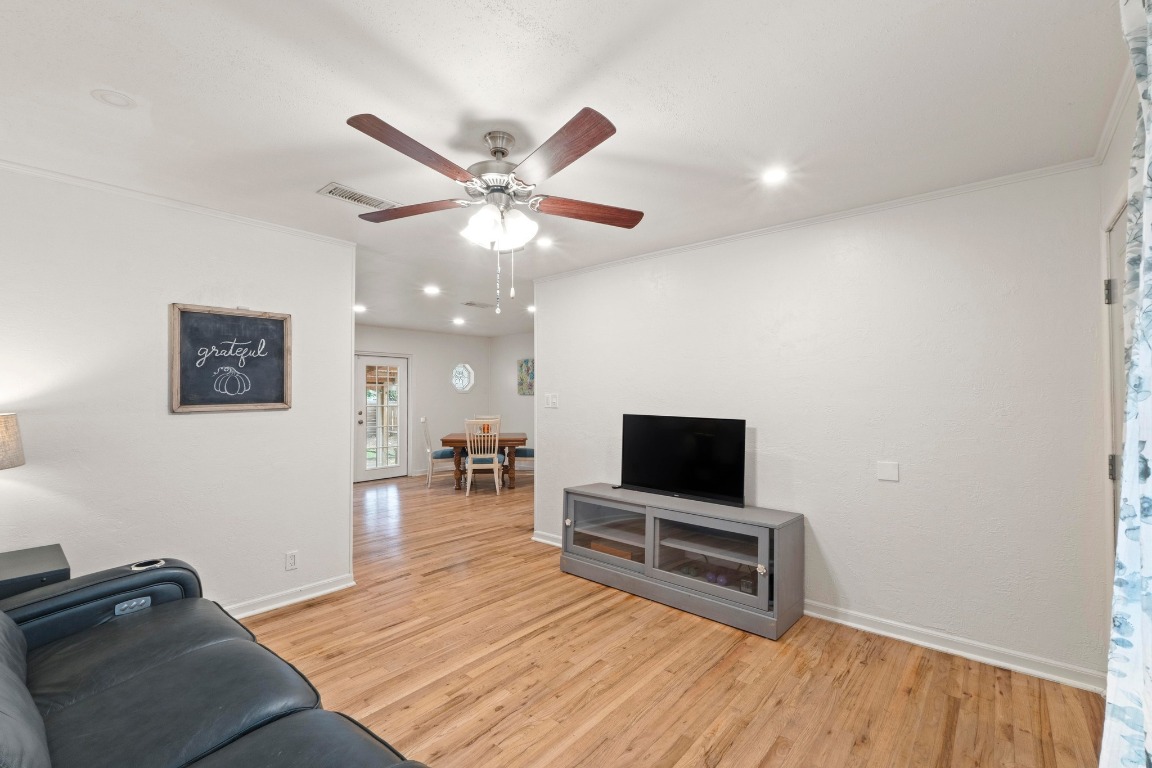 1805 Vine Street Georgetown, TX 78626 - Photo 5 of 32 a living room with furniture and a flat screen tv