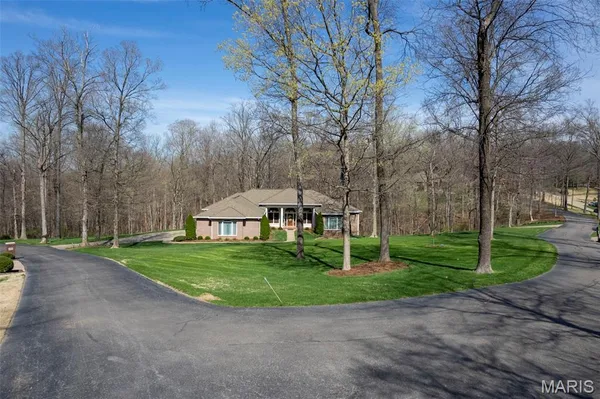 $895,000 | 316 Flagstone Drive, Cape Girardeau, MO 63701