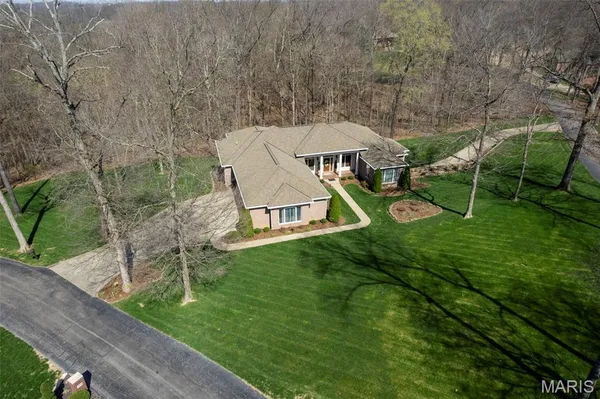 $895,000 | 316 Flagstone Drive, Cape Girardeau, MO 63701