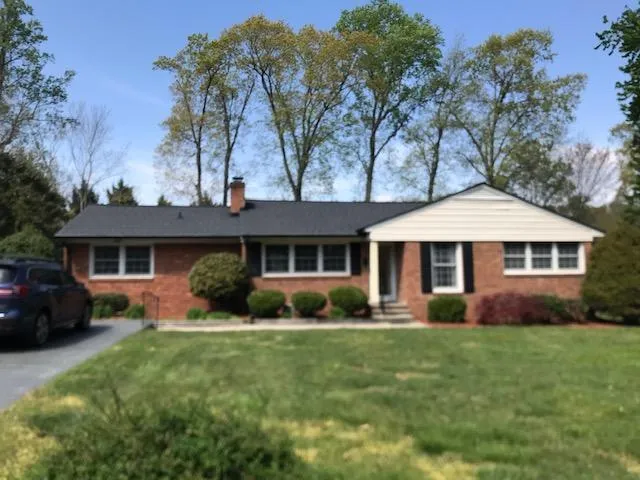 $1,950 | 2153 Canterbury Drive, Burlington, NC 27215