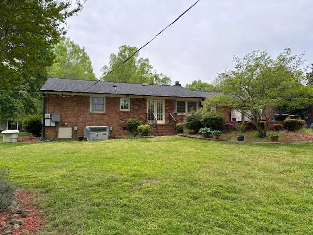 $1,950 | 2153 Canterbury Drive, Burlington, NC 27215