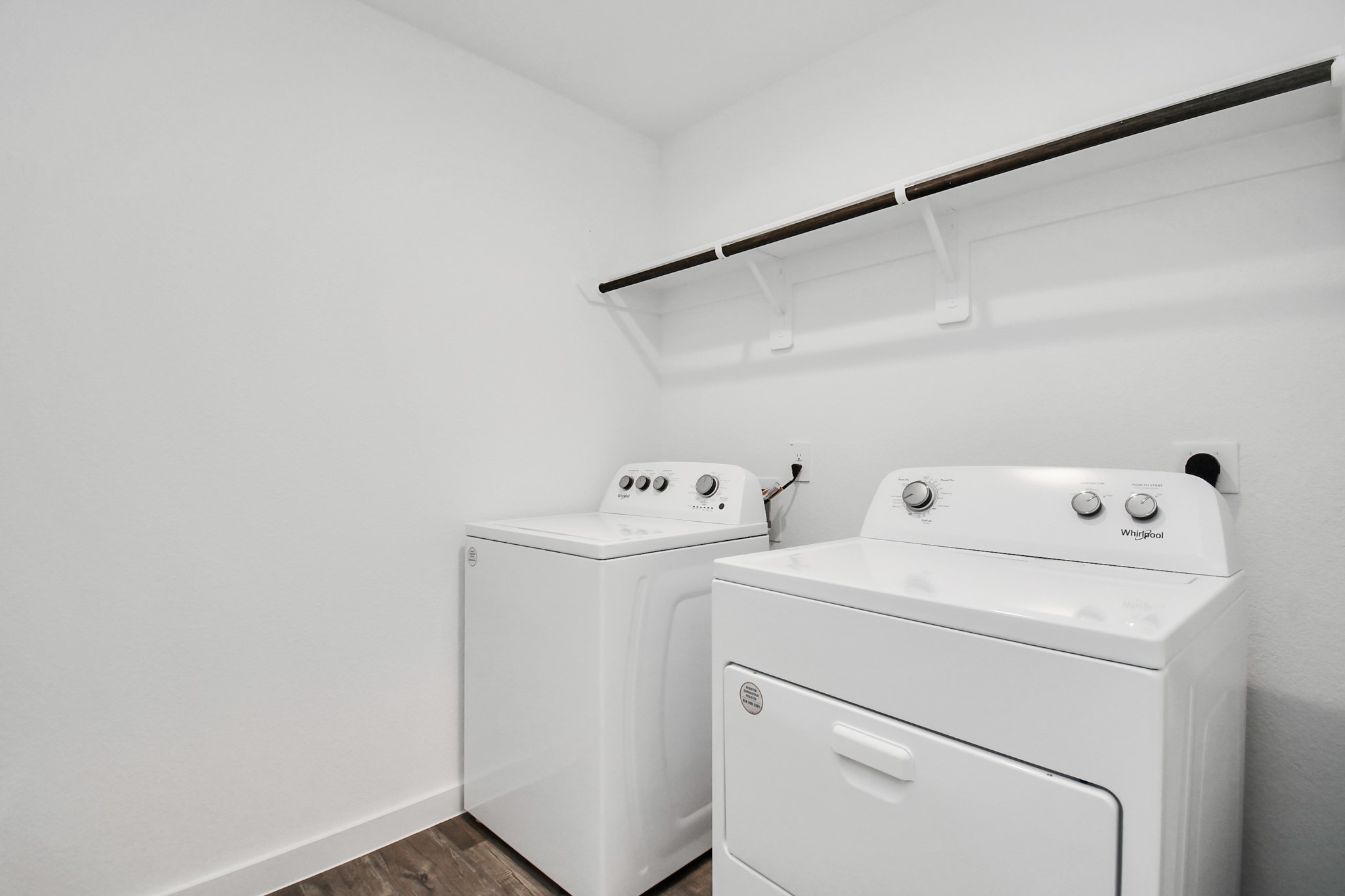 1115 Desert Willow Drive Rosharon, TX 77583 - Photo 17 of 33 Laundry Room