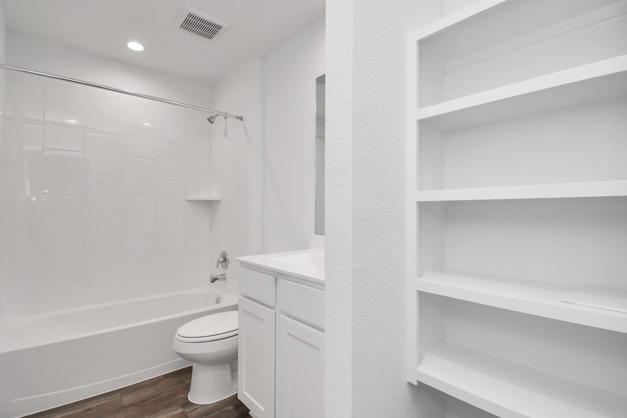 1115 Desert Willow Drive Rosharon, TX 77583 - Photo 6 of 33 Built-in Shelves