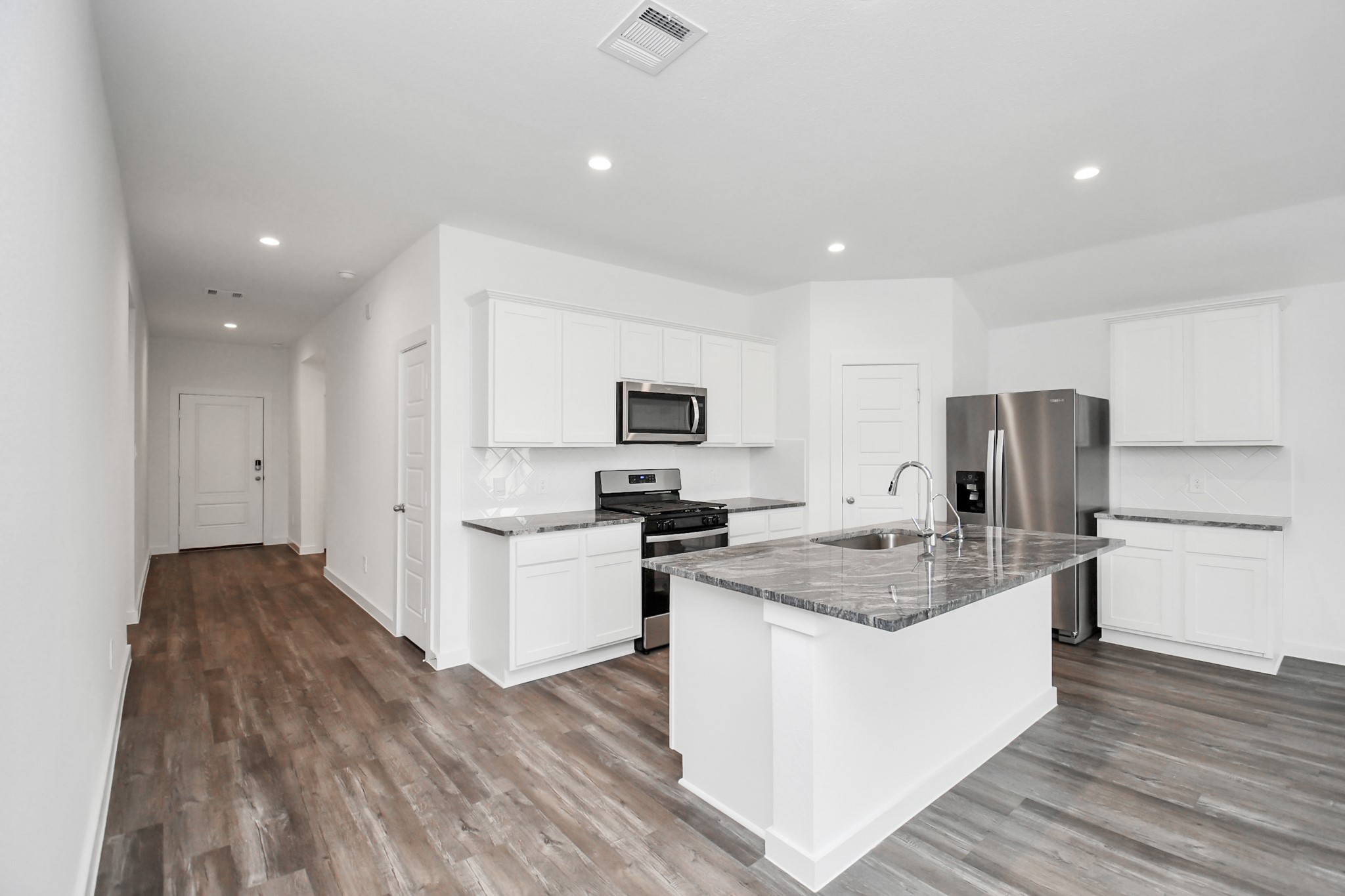 1115 Desert Willow Drive Rosharon, TX 77583 - Photo 9 of 33 Kitchen