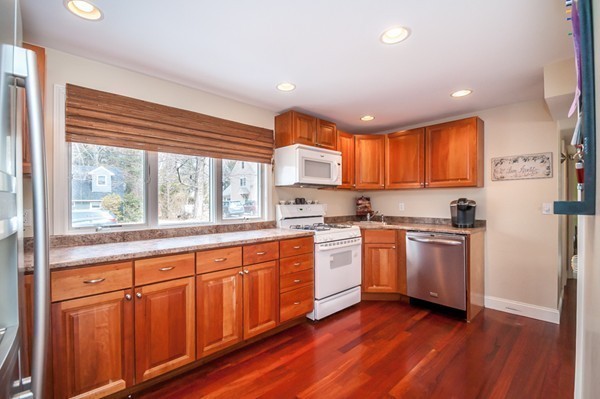 48 Winslow Road Reading, MA 01867 - Photo 3 of 29 Gallery Image 3