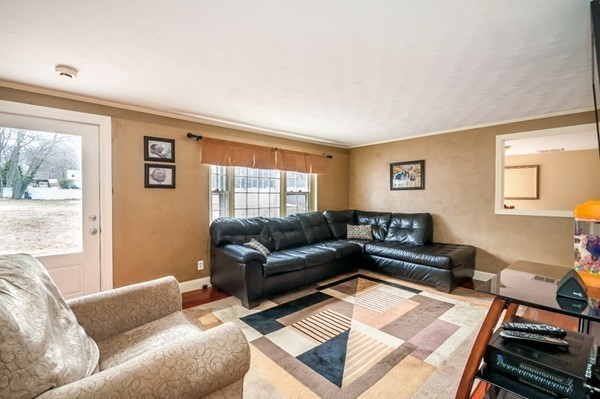 48 Winslow Road Reading, MA 01867 - Photo 8 of 29 Gallery Image 8