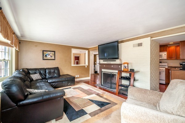 48 Winslow Road Reading, MA 01867 - Photo 9 of 29 Gallery Image 9