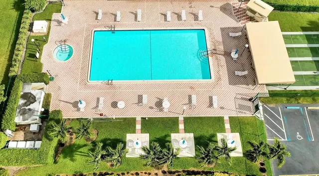 a view of a tennis court