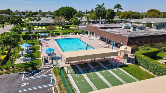 a view of an outdoor space