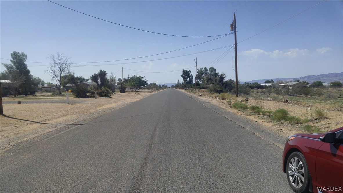 625 South Santa Maria Road Golden Valley, AZ 86413 - Photo 4 of 6 South road view