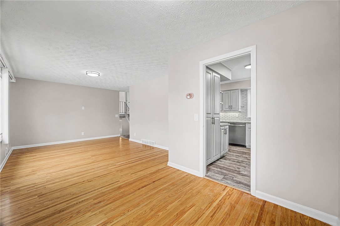 248 Gate House Trail Henrietta, NY 14467 - Photo 11 of 44