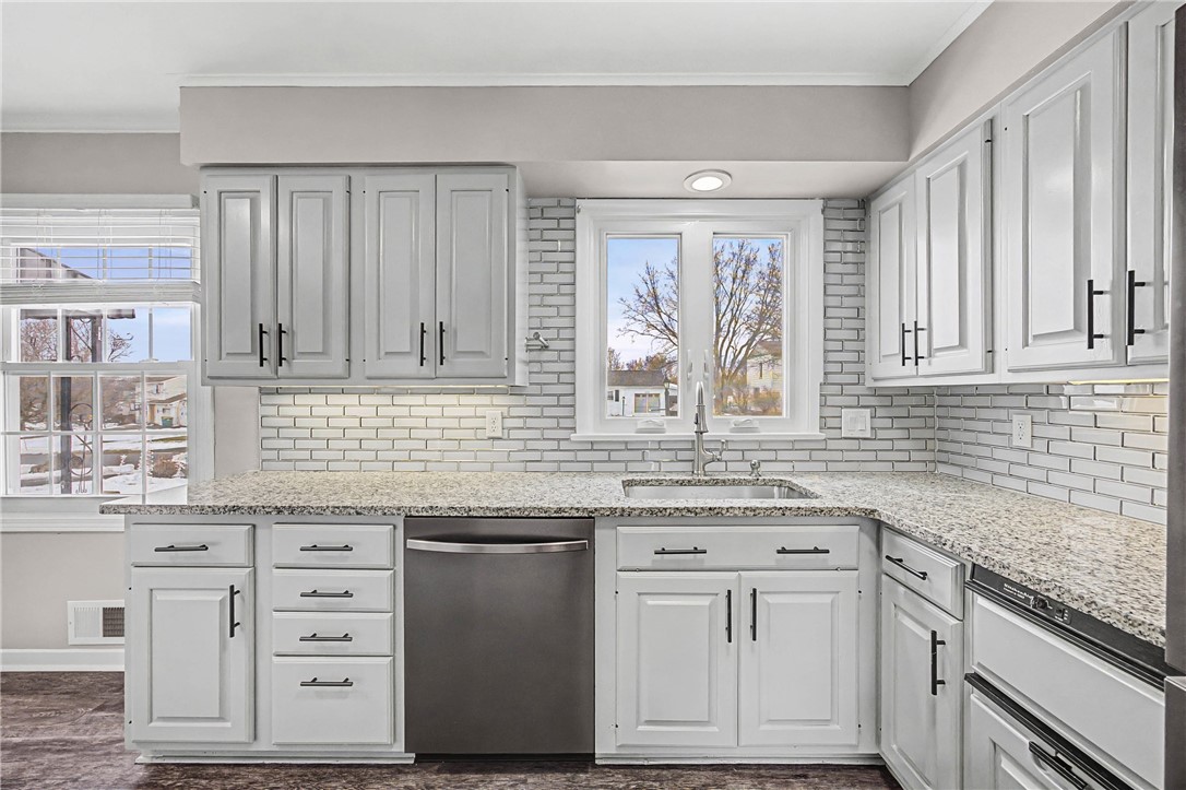 248 Gate House Trail Henrietta, NY 14467 - Photo 14 of 44