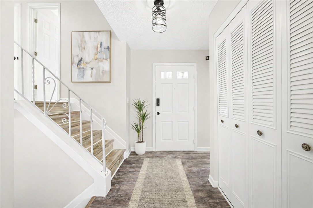 248 Gate House Trail Henrietta, NY 14467 - Photo 6 of 44