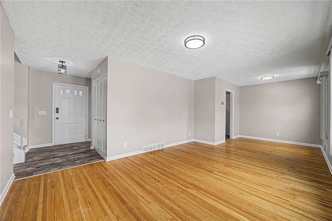 248 Gate House Trail Henrietta, NY 14467 - Photo 7 of 44