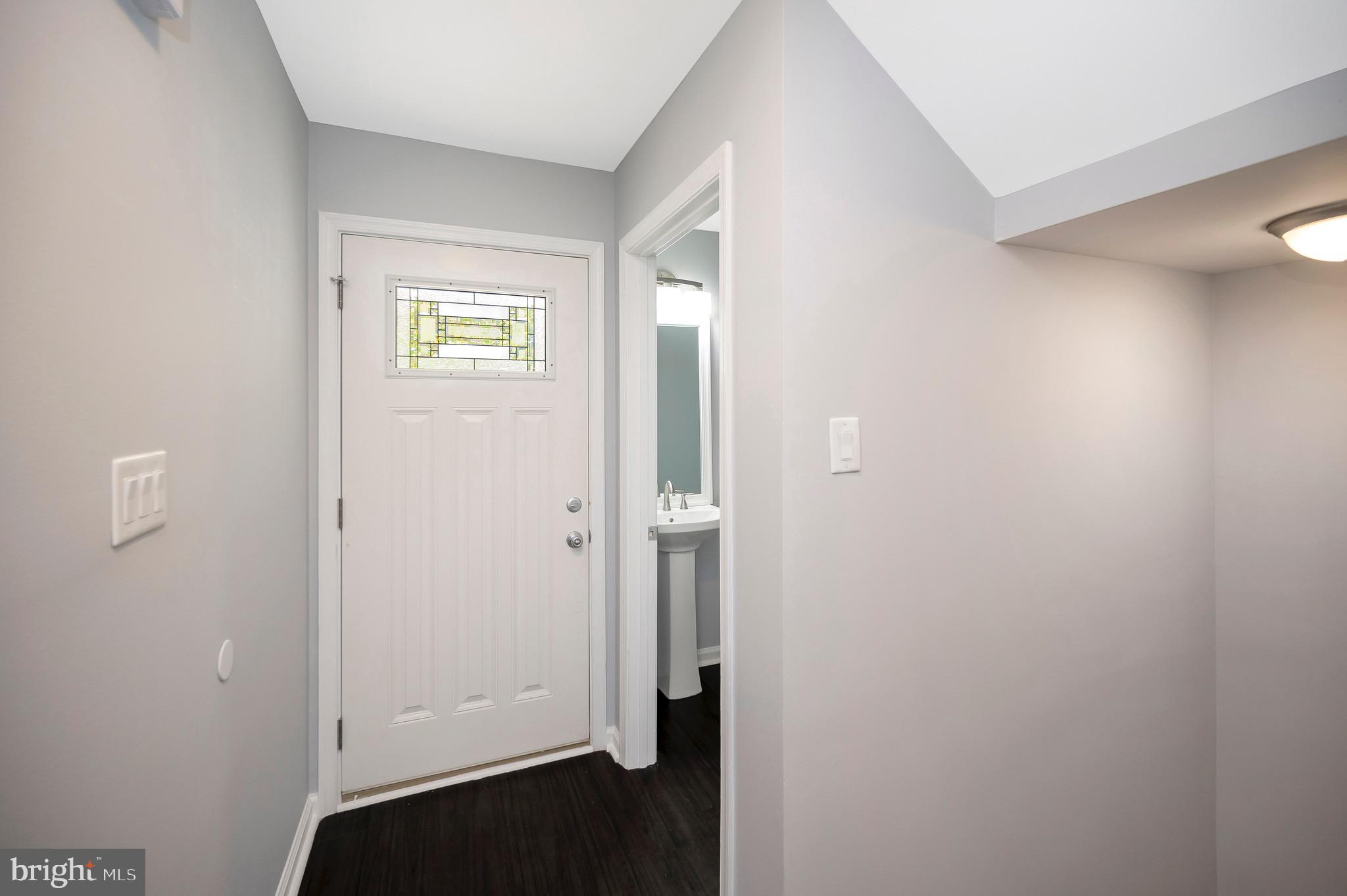 807 Wind Ridge Drive Stafford, VA 22554 - Photo 3 of 46 Entrance hallway