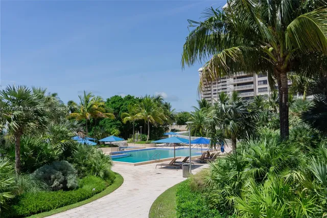 $1,400,000 | 3 Grove Isle Drive, Unit C1405, Miami, FL 33133