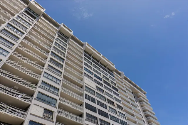 $1,400,000 | 3 Grove Isle Drive, Unit C1405, Miami, FL 33133