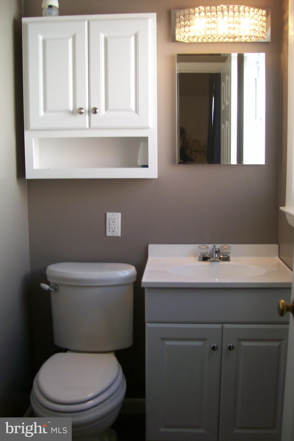 9035 Eastview Road Philadelphia, PA 19152 - Photo 12 of 32 Master Half-Bath