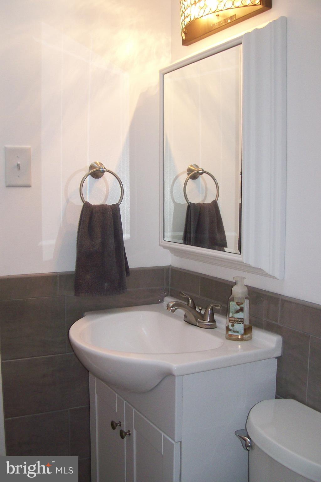 9035 Eastview Road Philadelphia, PA 19152 - Photo 16 of 32 Full Hall Bath