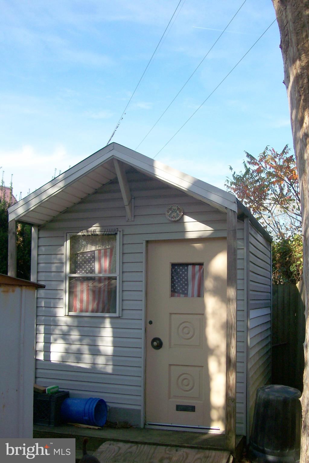 9035 Eastview Road Philadelphia, PA 19152 - Photo 27 of 32 Pool Shed