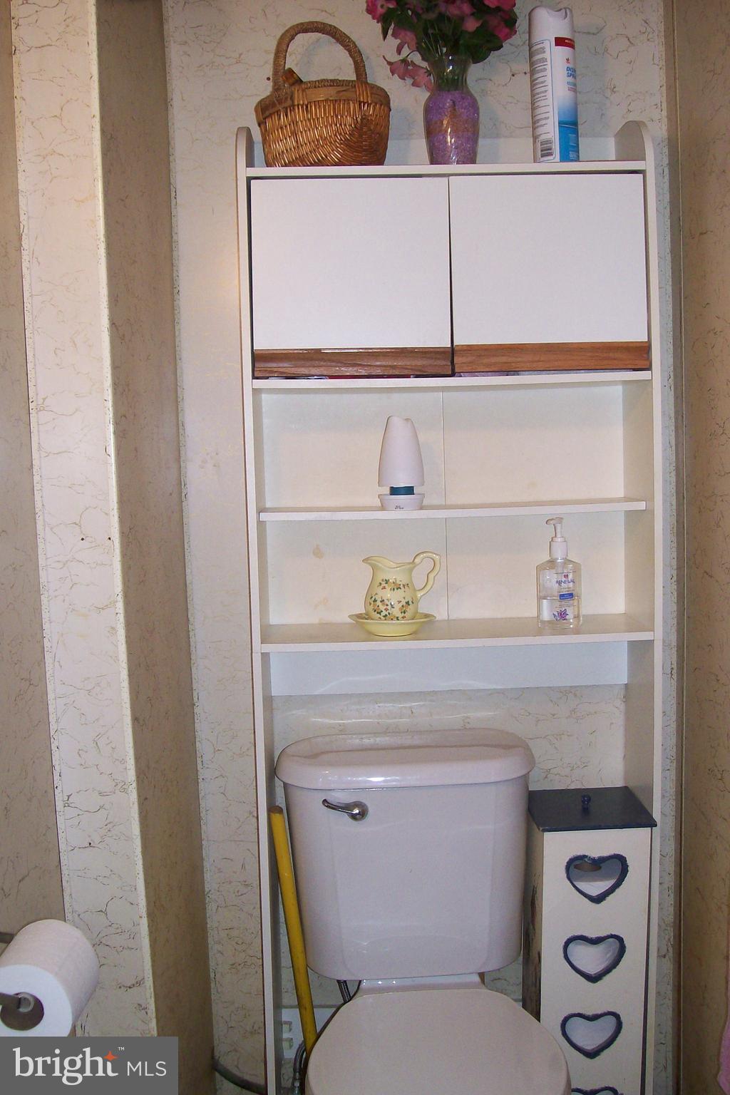9035 Eastview Road Philadelphia, PA 19152 - Photo 29 of 32 Powder Room